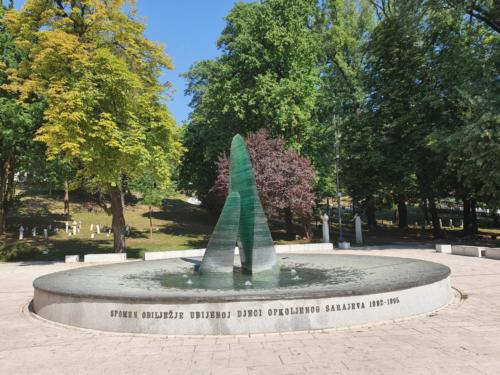 Trauriges Kinderdenkmal: Bei der über 3-jährigen Besetzung von Sarajevo kamen über 1000 Kinder tragisch ums Leben. 