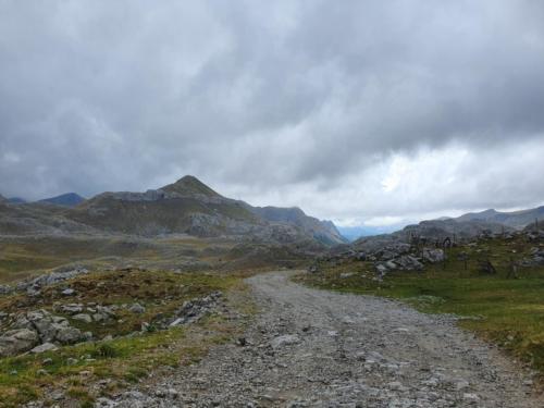 On the plateau of the gravel pass. 