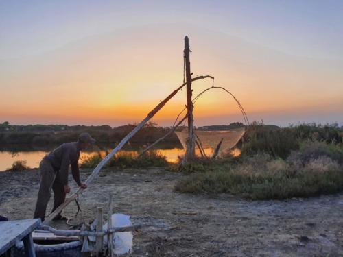 What a cool way to fish. 