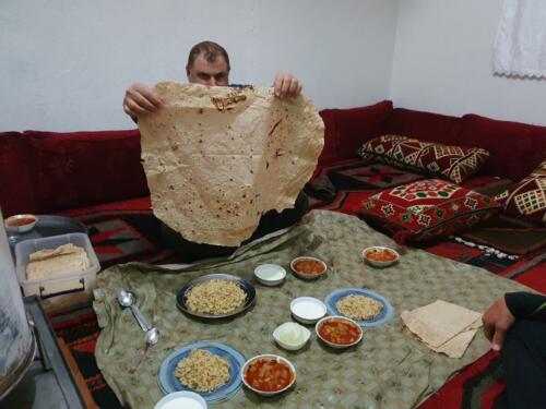 Biggest flatbread ever seen. Mehmet führt vor. 